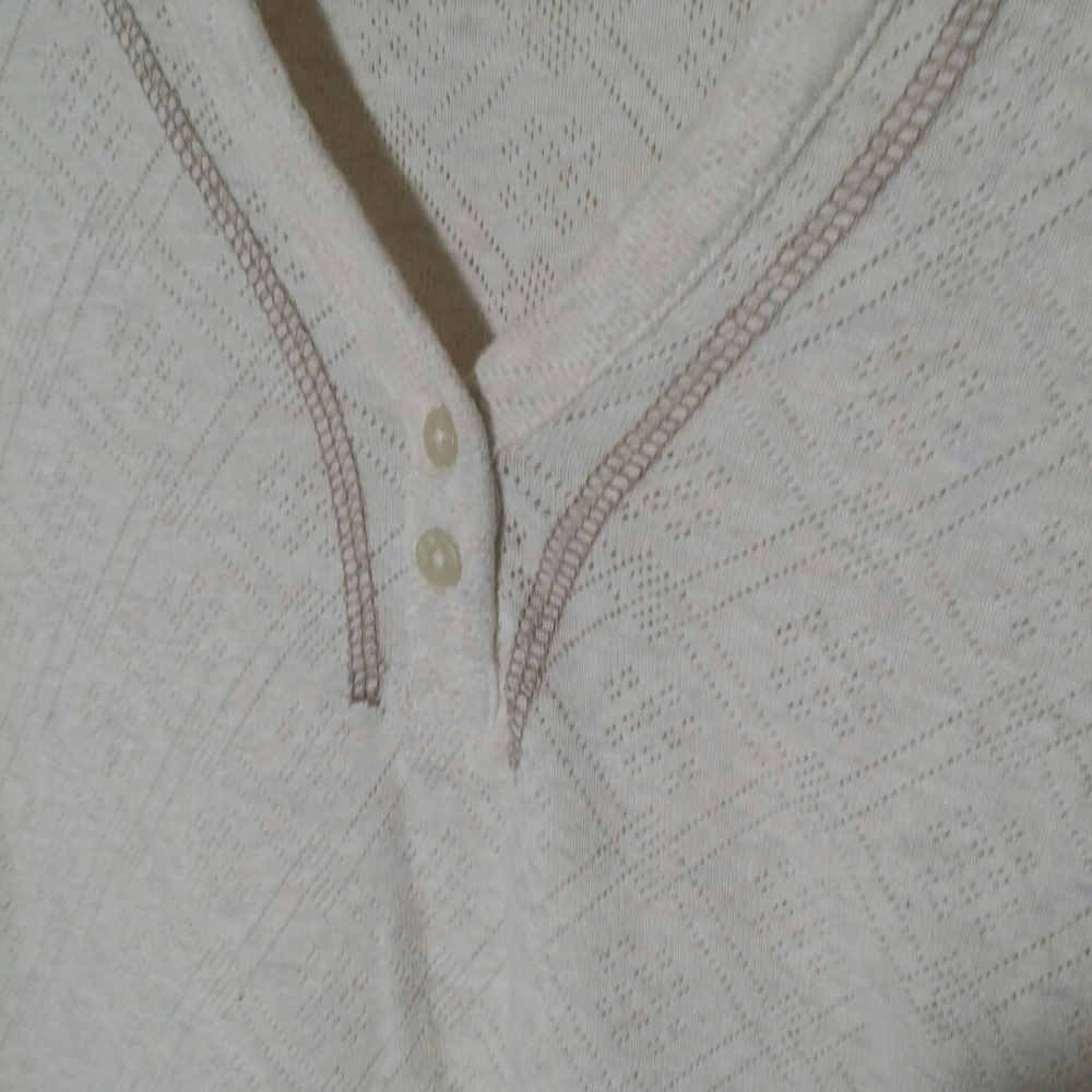 The north face long sleeve cream v-neck shirt - Picture 5 of 5